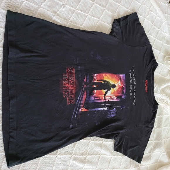 Stranger Things 2 T-shirt - Picture 3 of 4